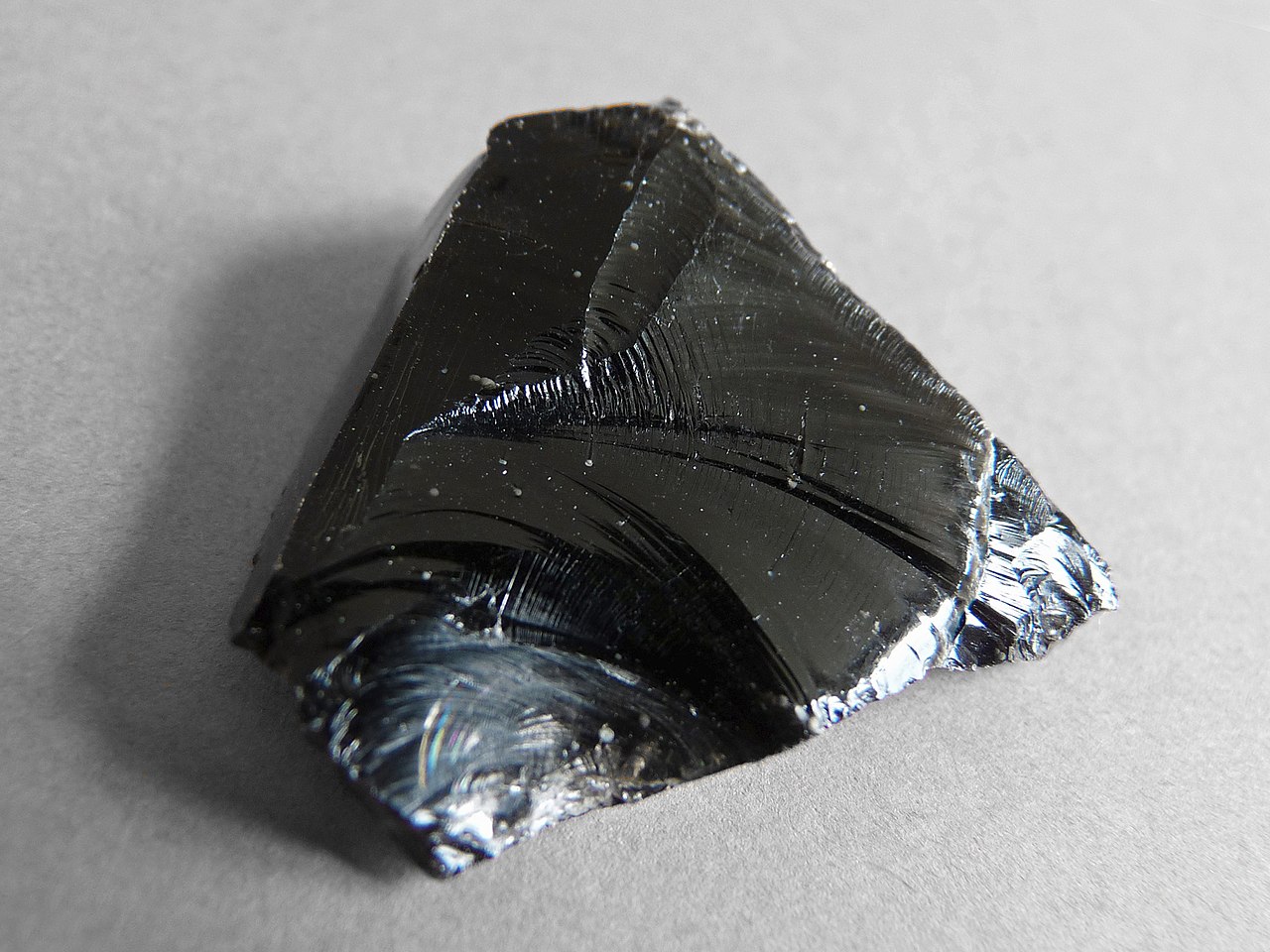 Author: By Ji-ElleIt - Own work, CC BY-SA 3.0 (picture shows obsidian, not necessarily the one from Vinča)